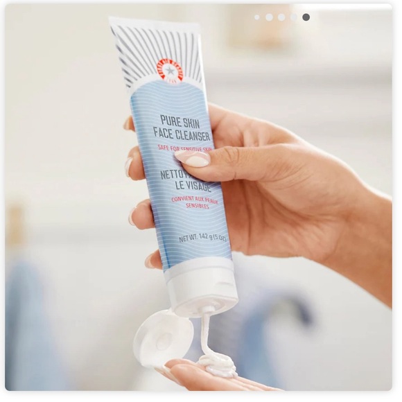First Aid Beauty Pure Skin Face Cleanser Mini Size - Picture 7 of 9